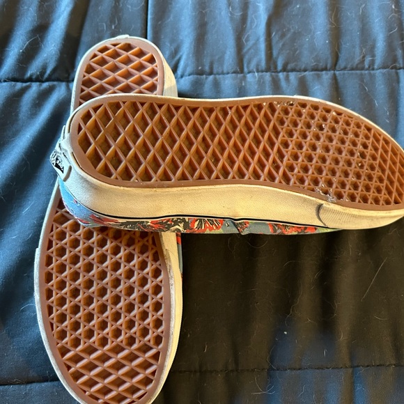 Star Wars Vans - limited edition Yoda Hibiscus. Womens size 8.5. Great condition - Picture 2 of 2